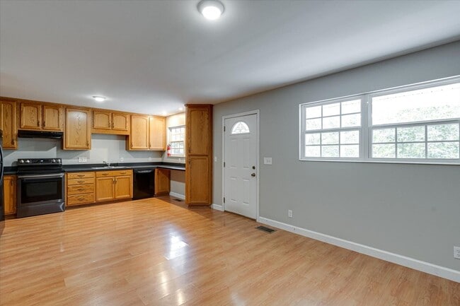 Photo - Charming 3-Bed / 2-Bath Home - Reduced Rat...