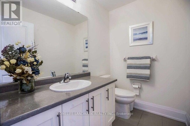 Photo - 248 Finch Ave E