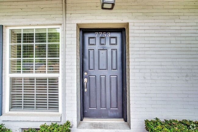 Building Photo - A must see Dallas Condo!