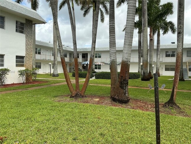 Building Photo - 6211 SW 37th St Unit 203