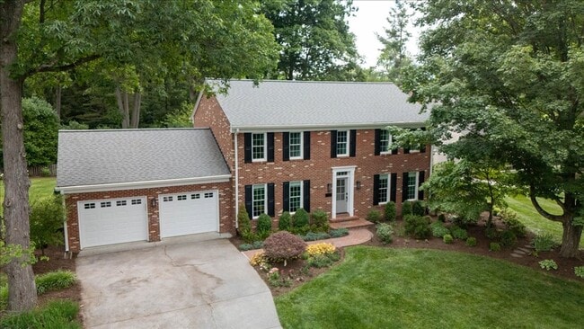 Spacious Home with Fenced Yard Exclusive A... - Spacious Home with Fenced Yard Exclusive A...