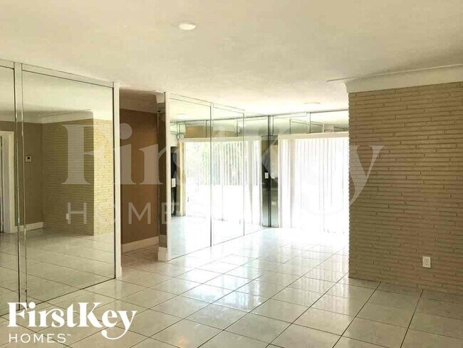 Photo - 2840 SW 2nd Ct