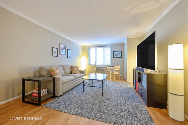 Photo - 435 W Oakdale Ave