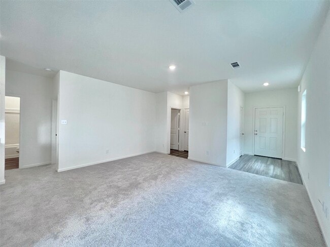 Photo - 680 Amesbury Rd