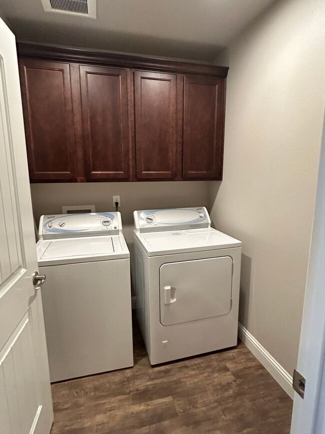 Photo - Townhouse for Rent in Anderson CA | Garage, Fenced Yard, Modern Upgrades