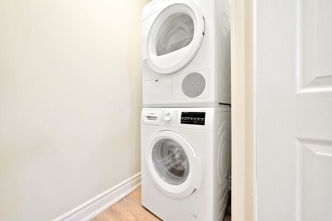 Photo - 622 Upper Wentworth Street