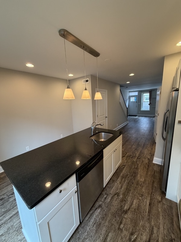 Building Photo - 2733 Latona St
