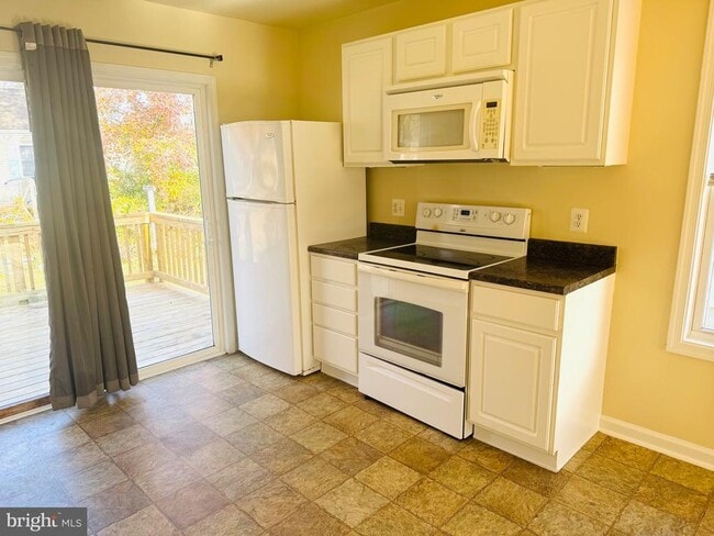 Photo - 45326 Stark Dr