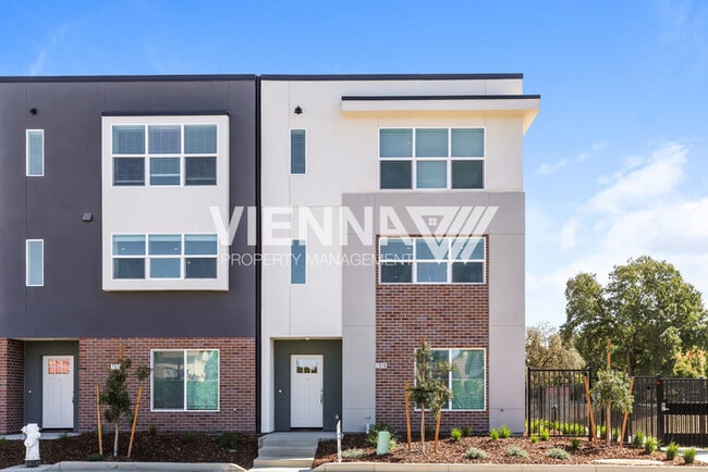 Building Photo - 8100 Quiet Knolls Dr