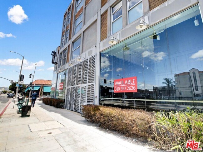 Building Photo - 600 S La Brea Ave Unit 3