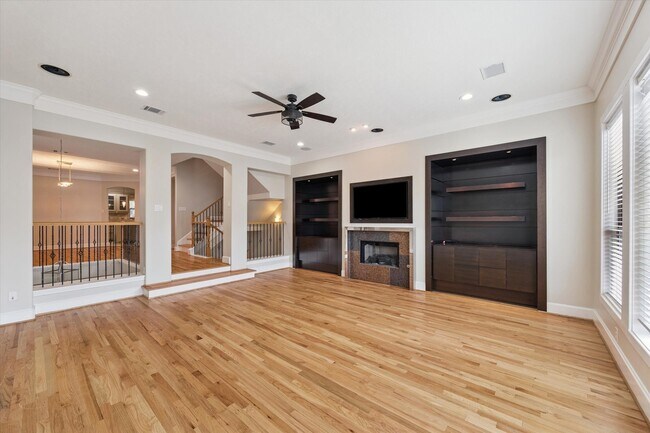 Building Photo - 2103 Hazard St