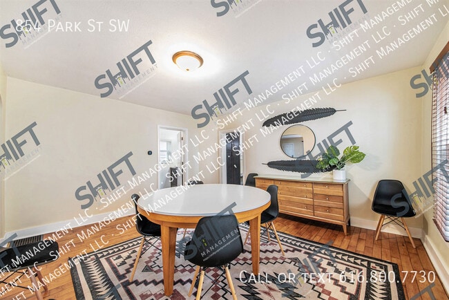 Photo - 854 Park St SW