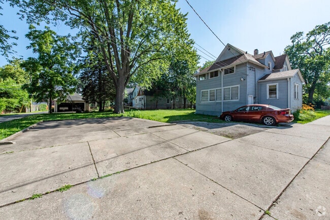 Building Photo - 1801 Victoria Ave Rental
