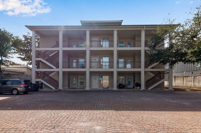 Building Photo - 724 Harbor Blvd Unit 201 Rental