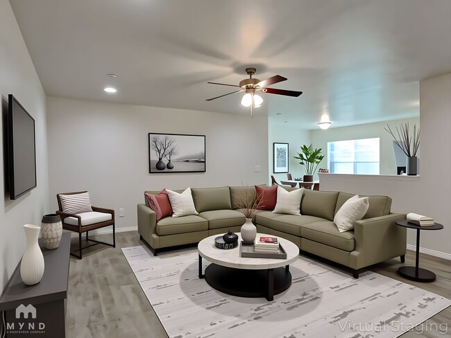 Photo - 2923 Russell Rd