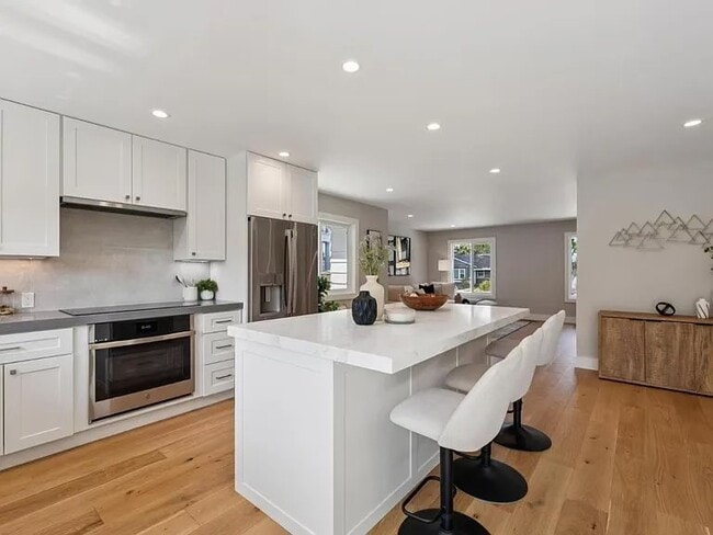Photo - 935 Circle Dr