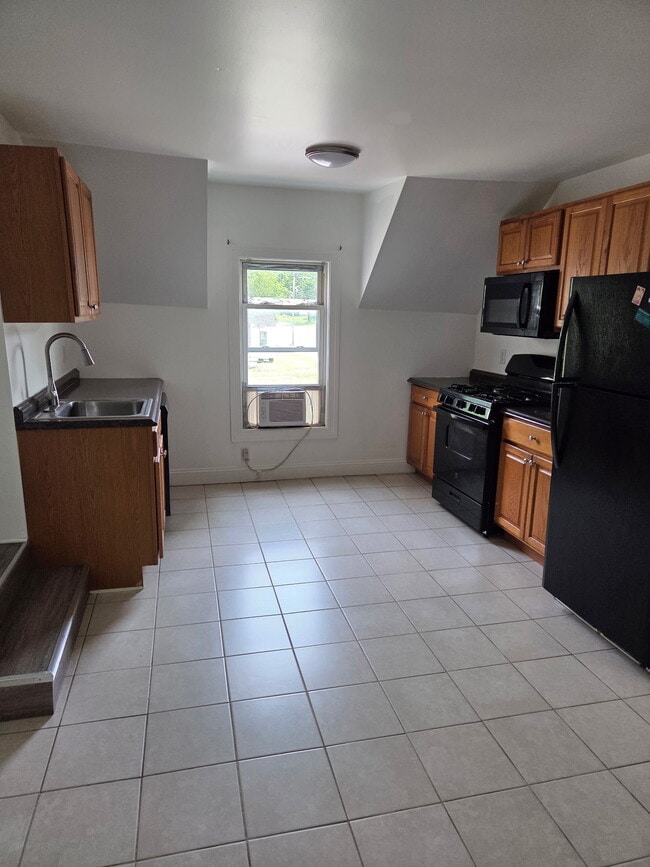 Kitchen - 622 Main St Unit 2