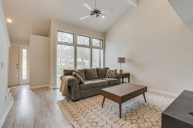 Photo - 5009 Emerald Dr