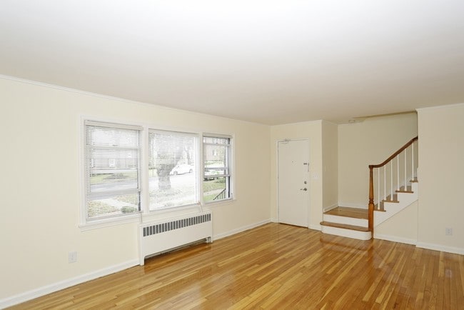 Photo - Constantine Village