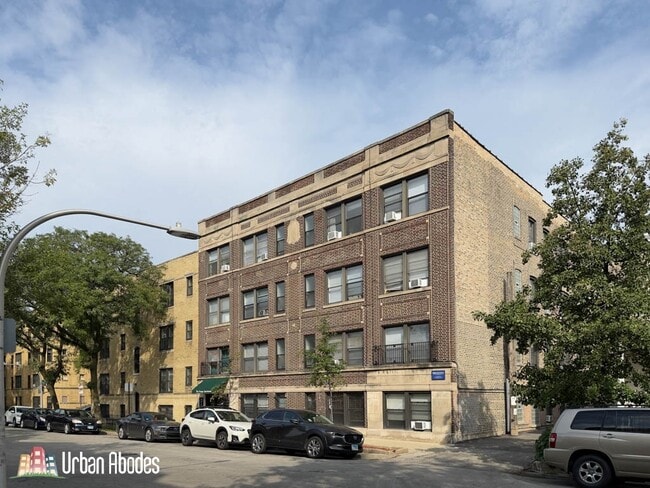 Building Photo - 1040 W George St Unit M07B Rental