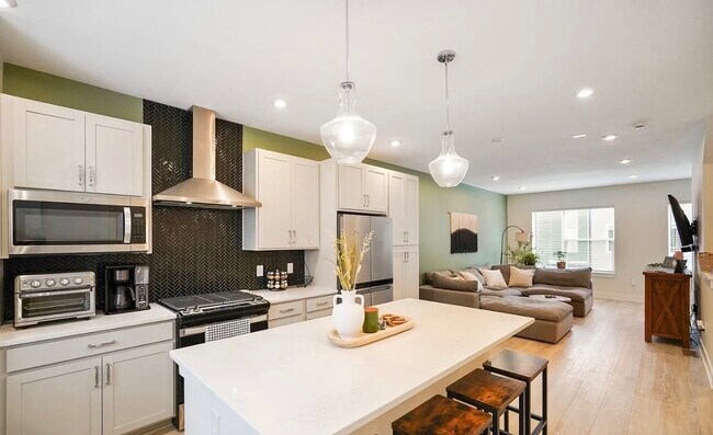 Photo - 2125 Coretta Way