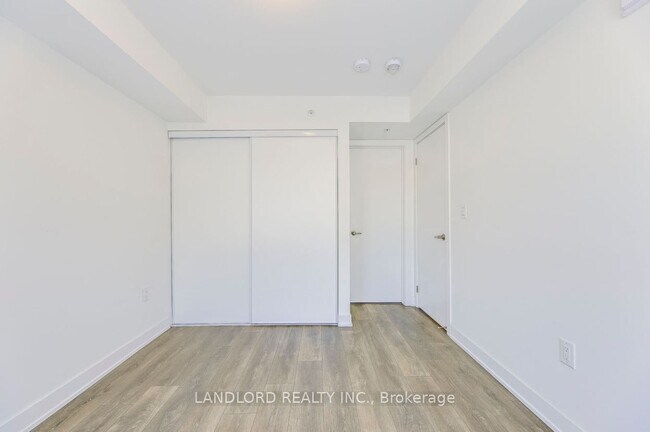 Photo - 3483 Widdicombe Way