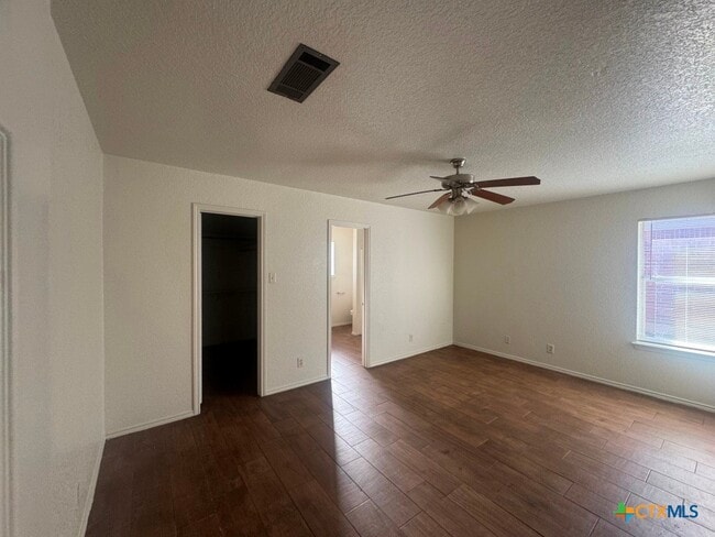 Building Photo - 3804 Captain Dr