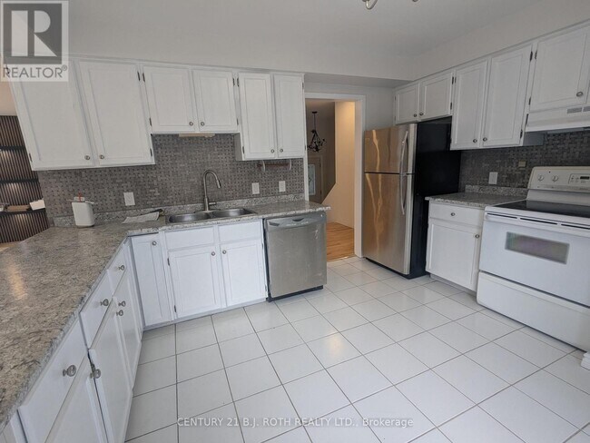 Photo - 756 Hastings Ave