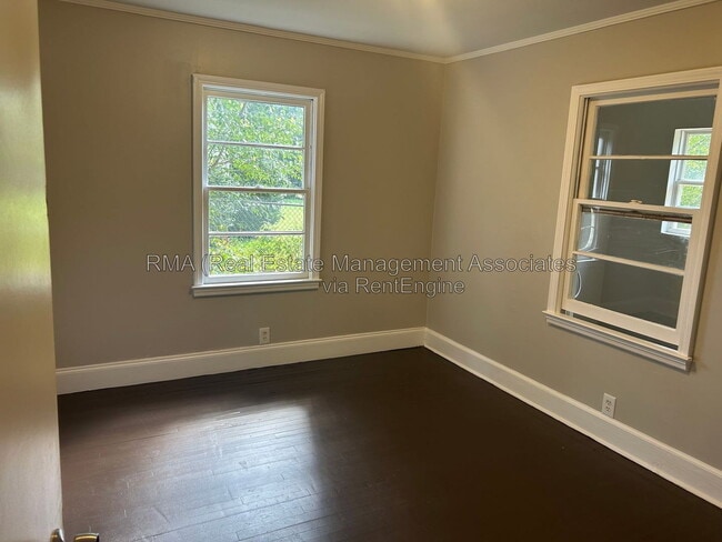 Photo - 135 Lang St
