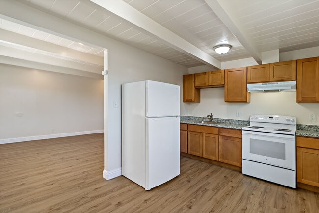 Building Photo - 1970 Powell St Unit D