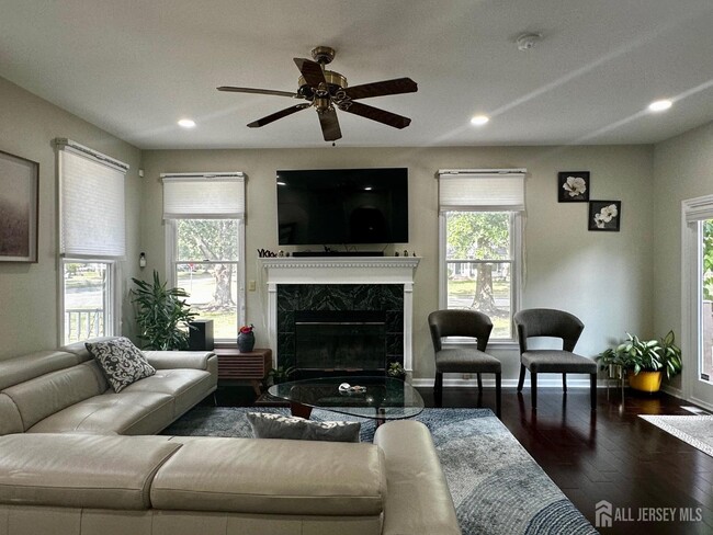 Photo - 25 Knight Dr E