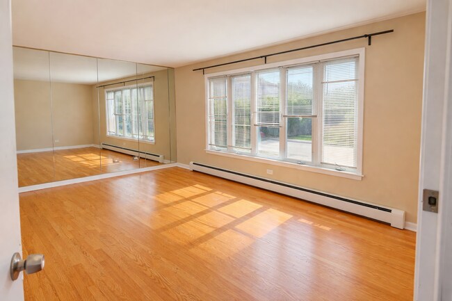 Photo - 8604 W Carmen Ave Unit Apt #1