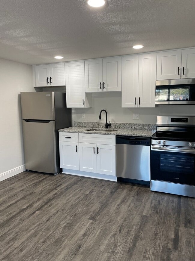 Building Photo - The Hampton - 1 Bedroom 1 Bathroom with inside laundry Unit 48