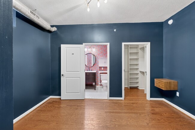 Photo - 1390 Kenyon St NW