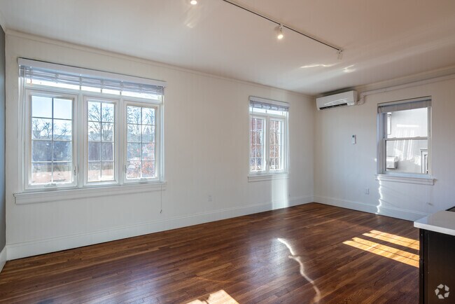 1BR, 1BA - 600SF