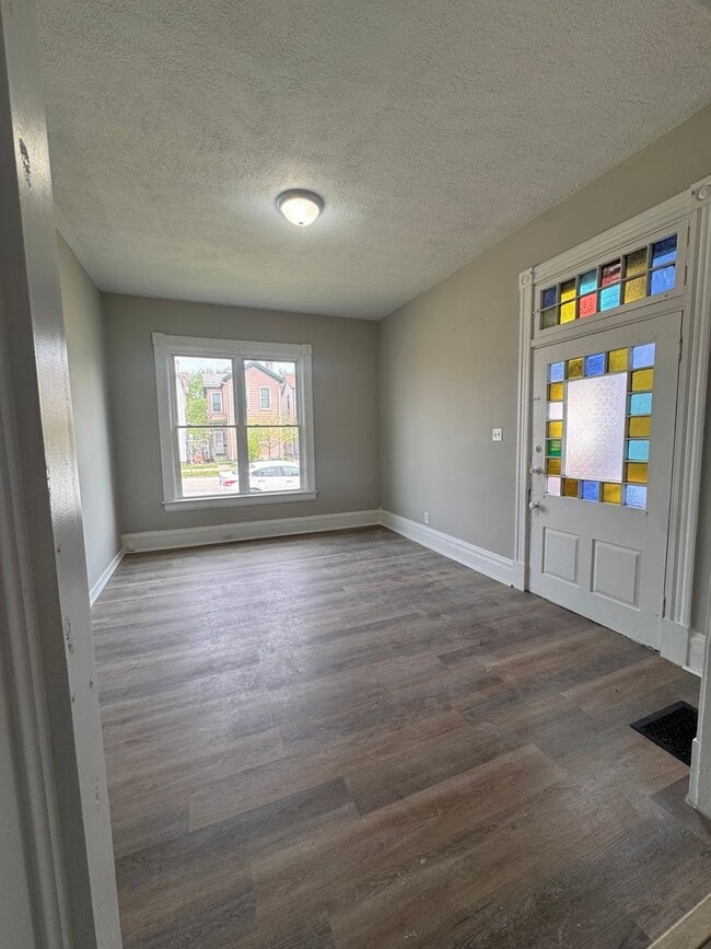 Photo - 821 Heaton St