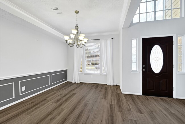 Photo - 16215 Cairngorm Ave