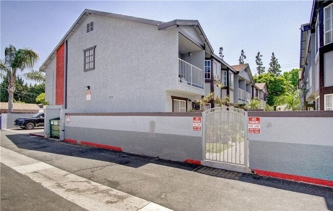 Photo - 7947 Garfield Ave Unidad F