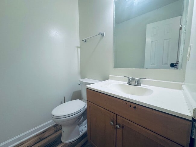 Photo - Beautiful Town House, Conveniently located.