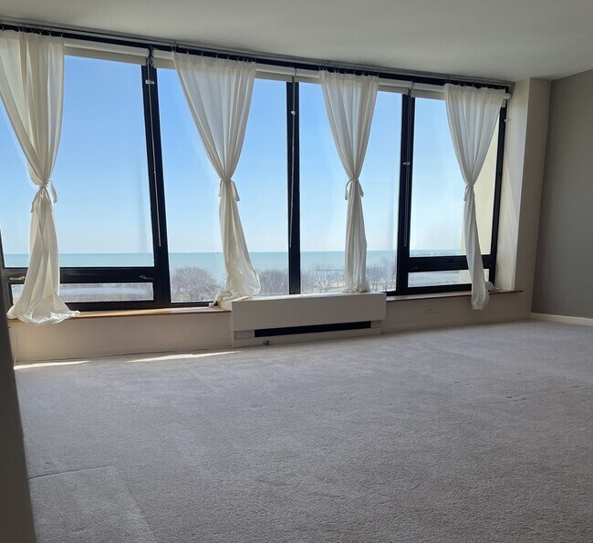 Living Room View - 5445 N Sheridan Rd Unit 908