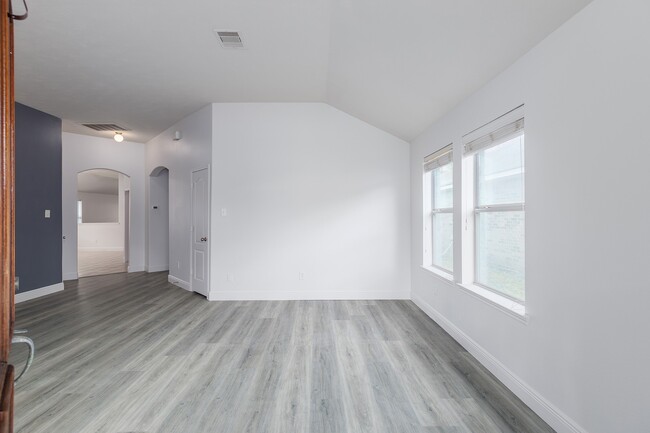 Photo - 21565 Duke Alexander Dr