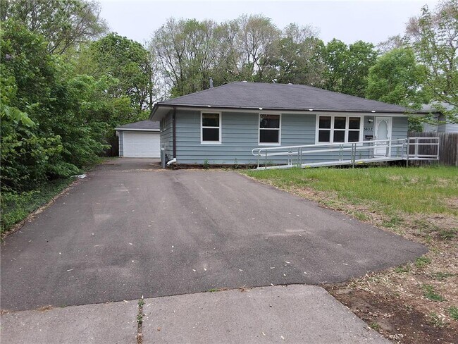 Photo - 5637 Emerson Ave N