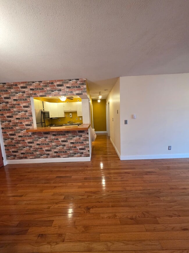 Photo - 250 Nesmith St Unidad 10