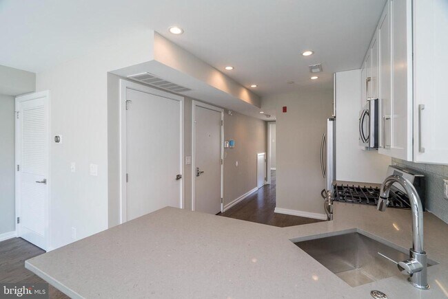 Photo - 1436 Clymer St Unit 2