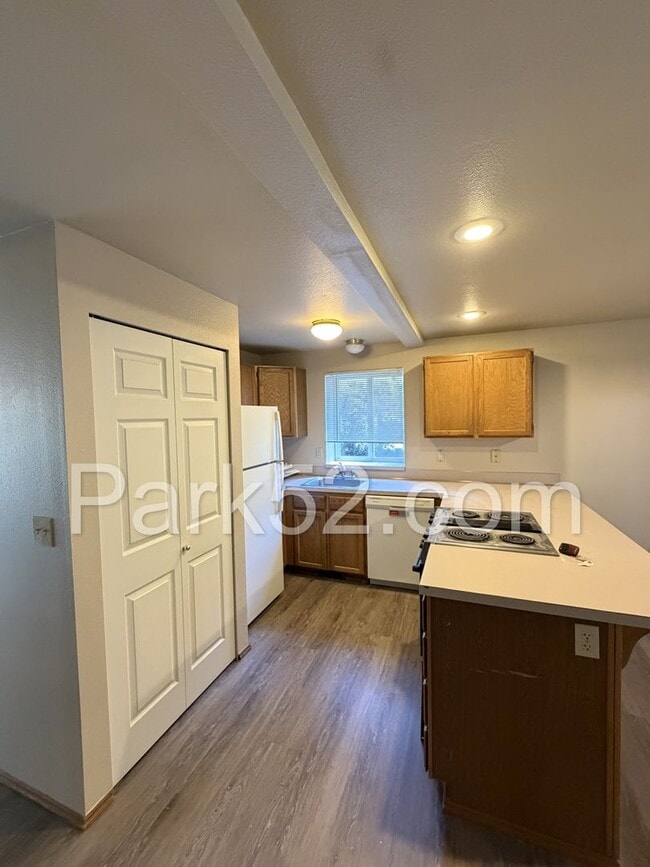 Photo - 2 Bedroom Townhome in Gig Harbor - New Flooring!