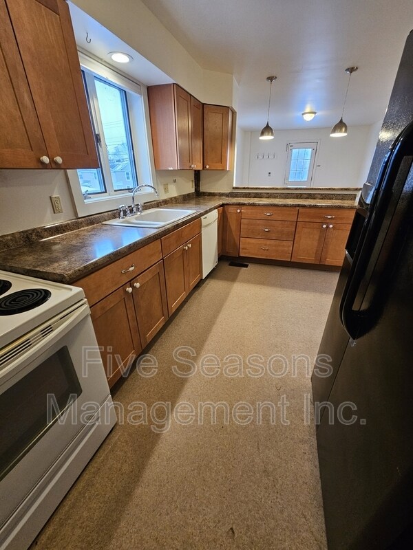 Photo - 432 Colchester Ave