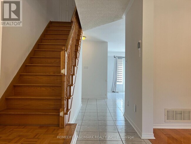 Photo - 309 Bantry Ave
