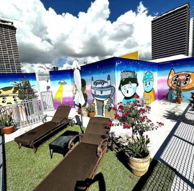 Photo - 481 NE 29th St Unidad 704