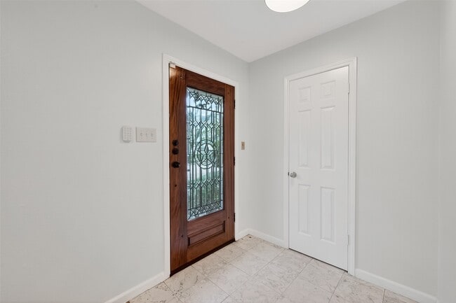 Photo - 500 N Post Oak Ln