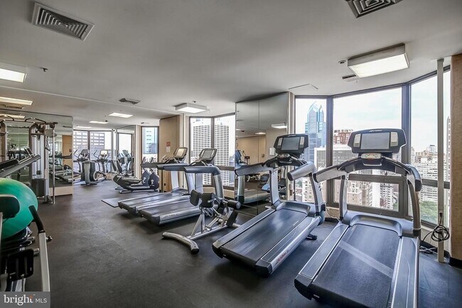 Photo - 2020 Walnut St Unidad 5M